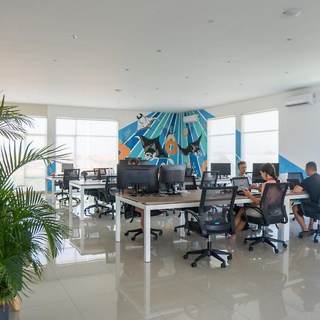 Bali Bustle Pararaton Coliving And Coworking Space Легиан Екстериор снимка