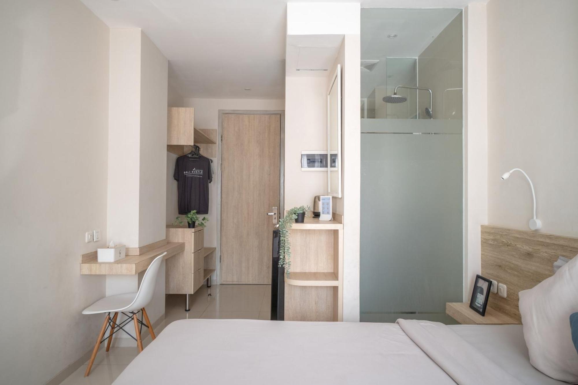 Bali Bustle Pararaton Coliving And Coworking Space Легиан Екстериор снимка
