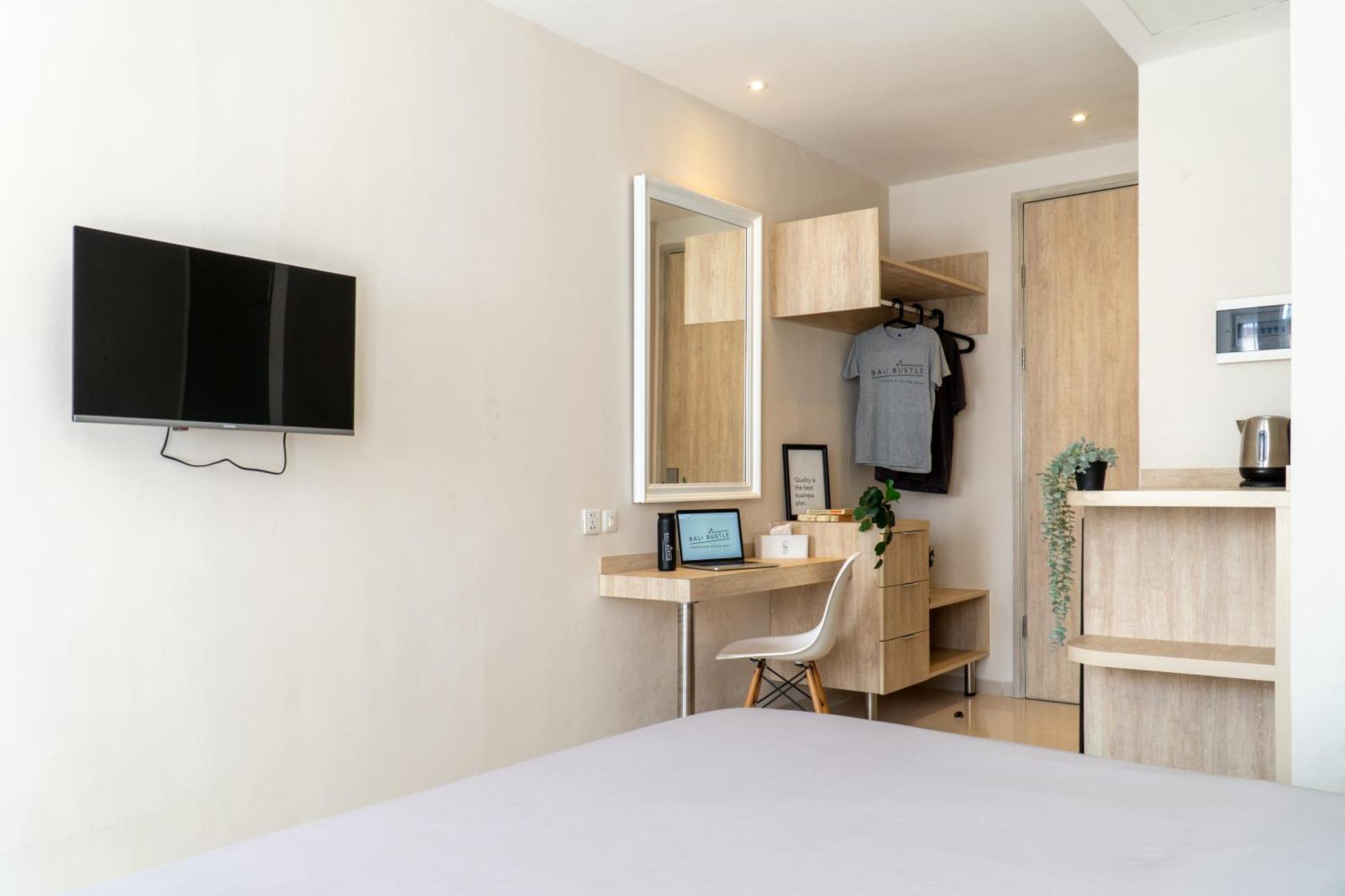 Bali Bustle Pararaton Coliving And Coworking Space Легиан Екстериор снимка