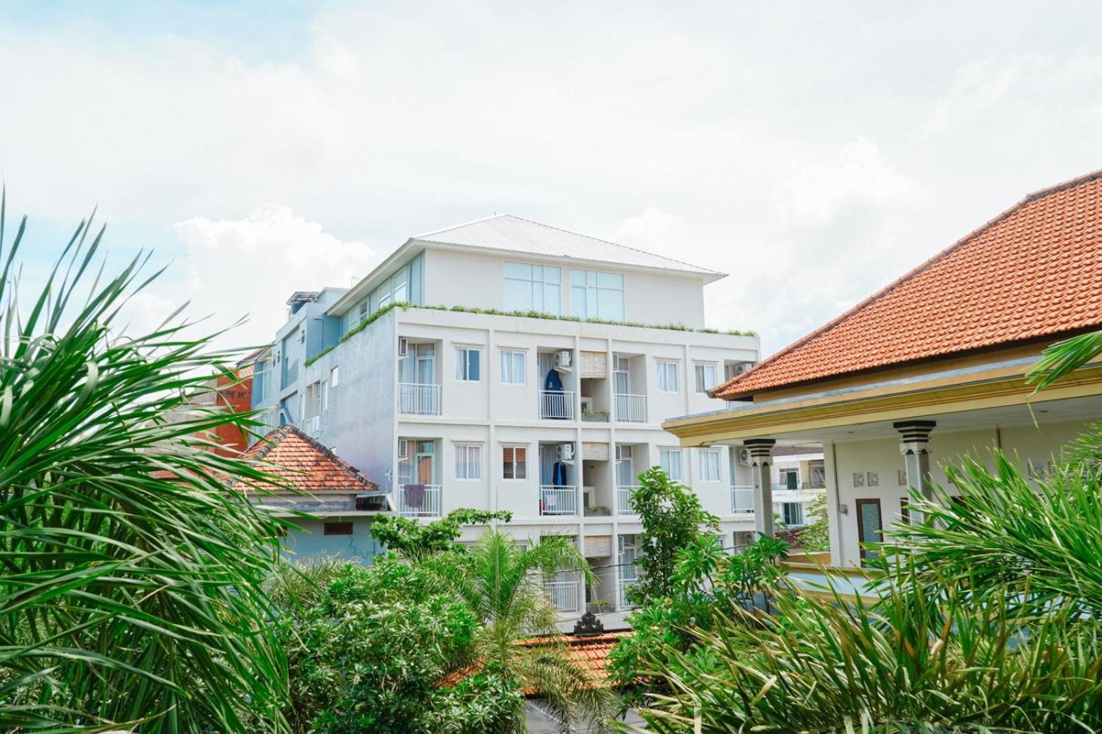 Bali Bustle Pararaton Coliving And Coworking Space Легиан Екстериор снимка