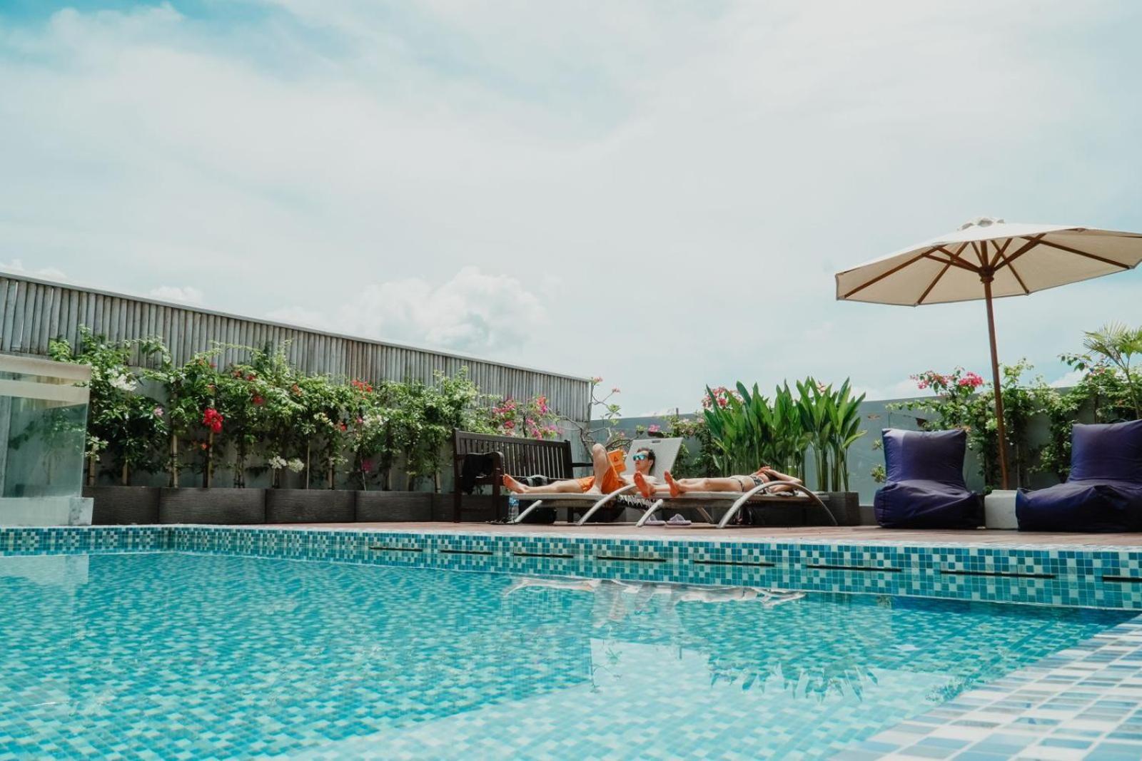 Bali Bustle Pararaton Coliving And Coworking Space Легиан Екстериор снимка