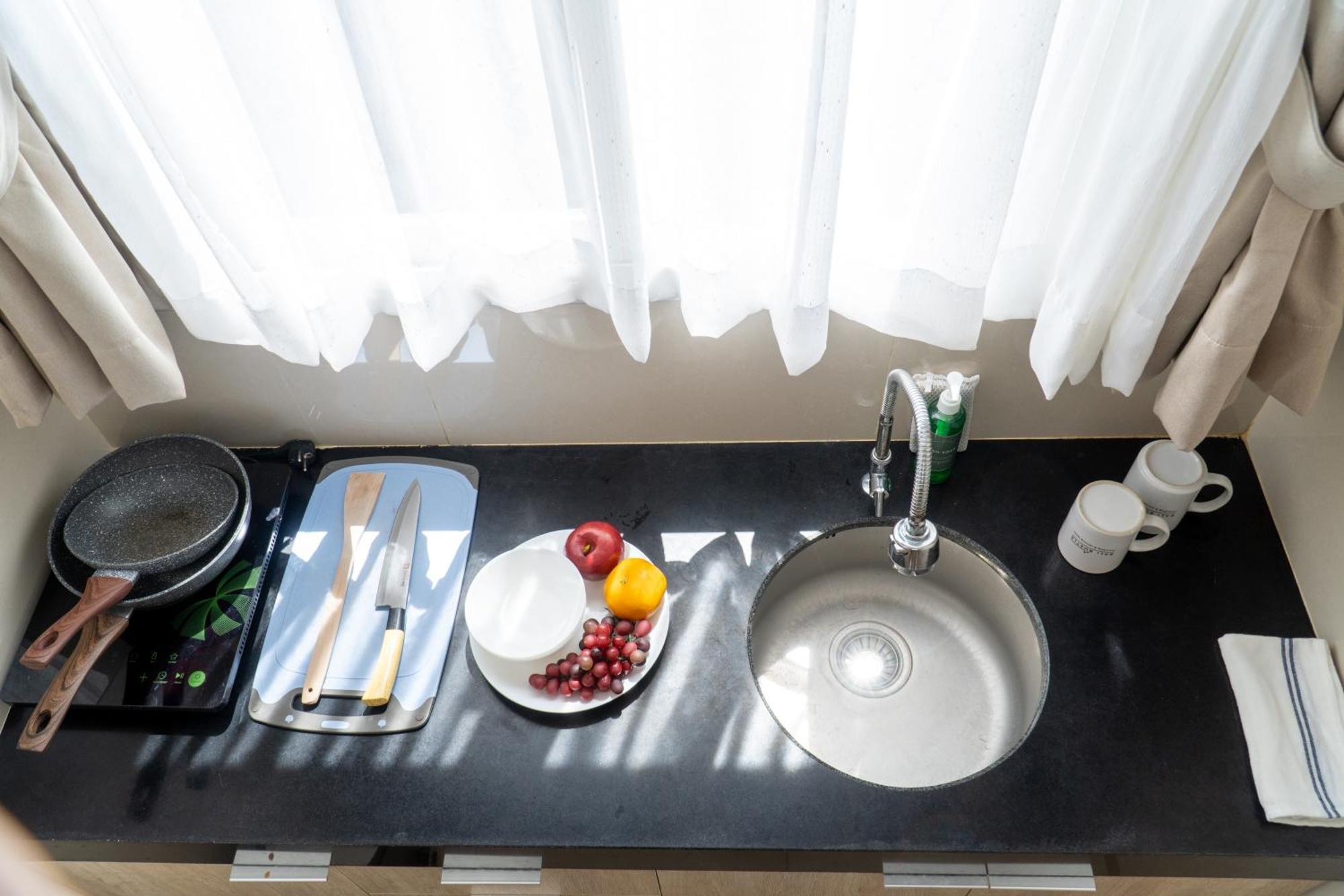 Bali Bustle Pararaton Coliving And Coworking Space Легиан Екстериор снимка